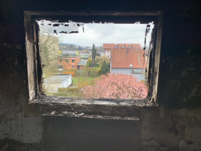 Ausgedehnter Wohnungsbrand in einem Mehrparteienwohnhaus in Ansfelden