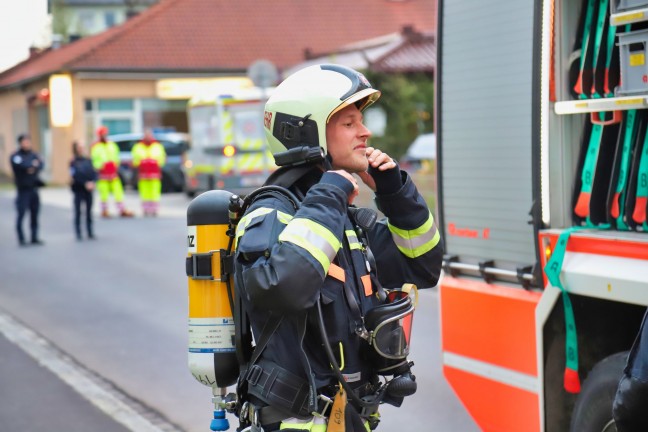 Grerer Einsatz der Feuerwehr bei Brand in einem Mehrparteienwohnhaus in Linz-Neue-Heimat