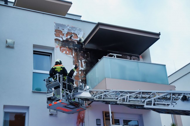 Grerer Einsatz der Feuerwehr bei Brand in einem Mehrparteienwohnhaus in Linz-Neue-Heimat