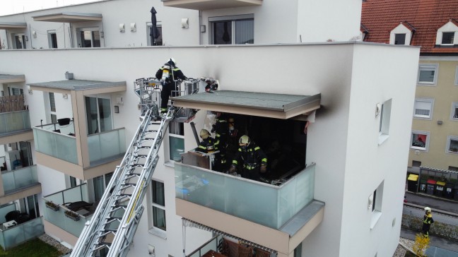 Grerer Einsatz der Feuerwehr bei Brand in einem Mehrparteienwohnhaus in Linz-Neue-Heimat