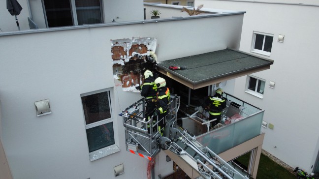 Grerer Einsatz der Feuerwehr bei Brand in einem Mehrparteienwohnhaus in Linz-Neue-Heimat