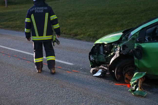 Sechs Verletzte bei Frontalcrash zweier Autos in Pram