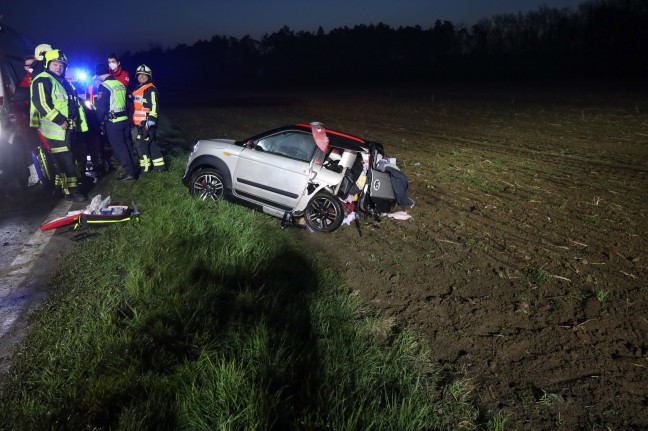 Auffahrunfall mit Mopedauto auf Wiener Strae bei Gunskirchen fordert zwei Verletzte