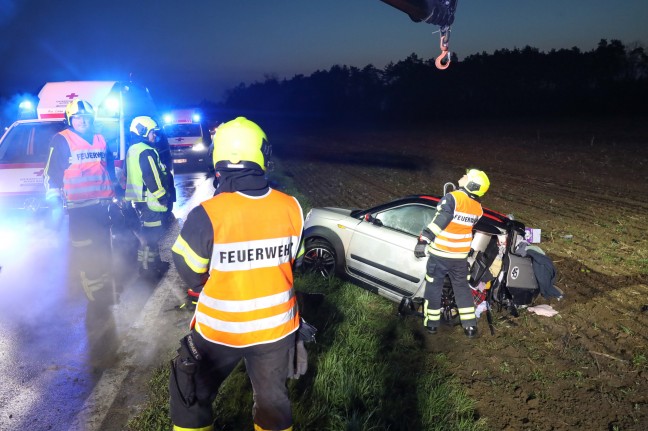 Auffahrunfall mit Mopedauto auf Wiener Strae bei Gunskirchen fordert zwei Verletzte