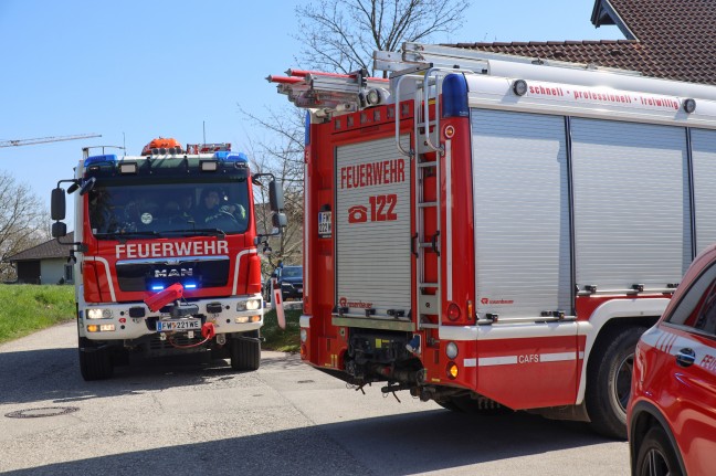 Brandverdacht in Wels-Puchberg durch kleines Osterfeuer in einem Garten