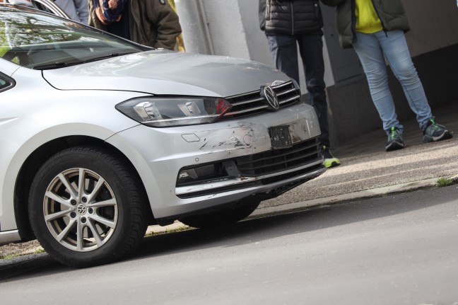 Kreuzungscrash zweier PKW vor Hauptfeuerwache in Wels-Innenstadt