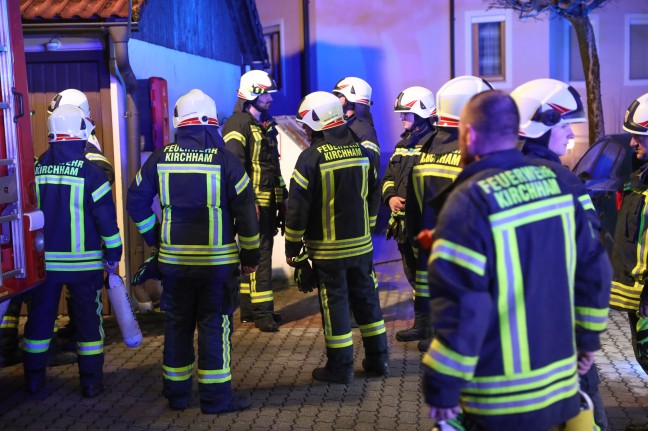 Drei Feuerwehren bei Kchenbrand in einem Mehrparteienwohnhaus in Kirchham im Einsatz