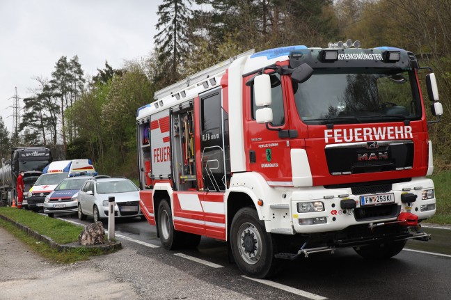 Schwerer Verkehrsunfall zwischen LKW und PKW in Kremsmnster fordert zwei Verletzte