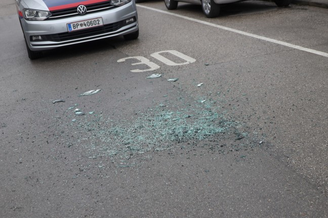 Glassplitter einer Heckscheibe lsten Einsatz in Wels-Lichtenegg aus