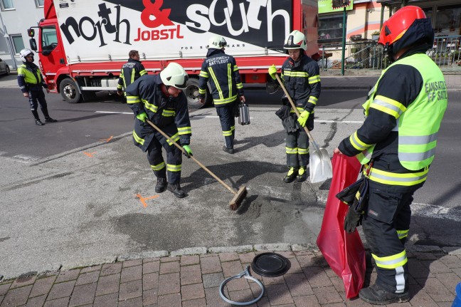 Kreuzungsunfall auf Voralpenstraße in Sattledt fordert eine verletzte Person