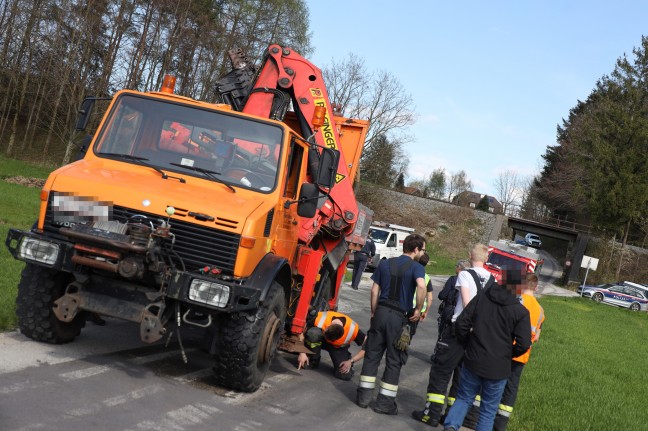 Unterführungsbauwerk beschädigt: LKW-Kran touchierte Brücke der Almtalbahn bei Pettenbach