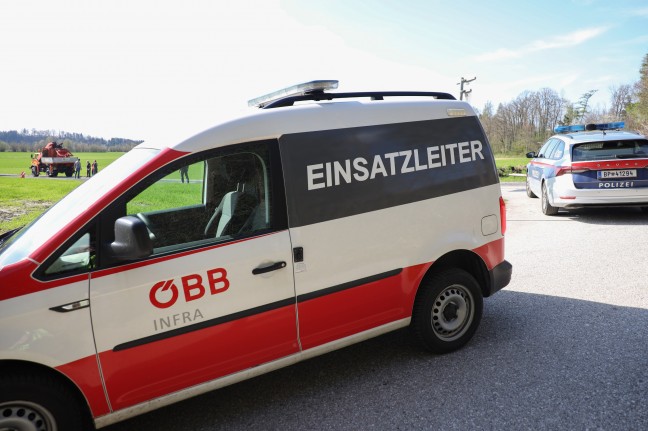 Unterführungsbauwerk beschädigt: LKW-Kran touchierte Brücke der Almtalbahn bei Pettenbach