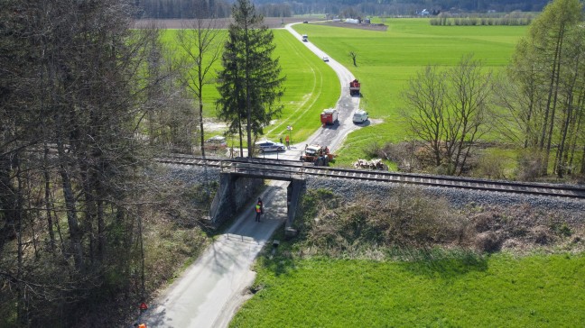 Unterfhrungsbauwerk beschdigt: LKW-Kran touchierte Brcke der Almtalbahn bei Pettenbach