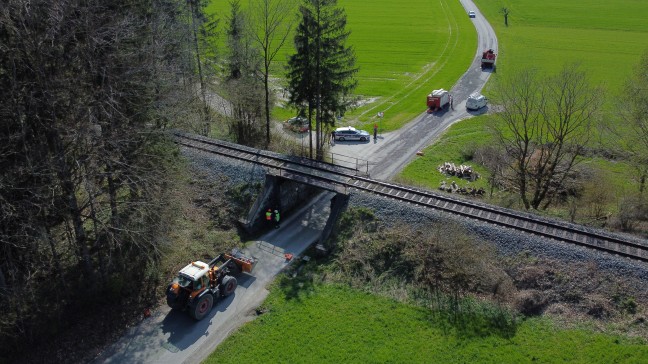 Unterfhrungsbauwerk beschdigt: LKW-Kran touchierte Brcke der Almtalbahn bei Pettenbach