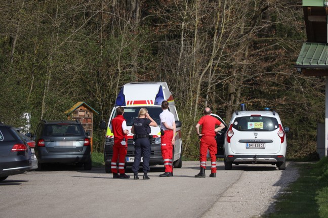 Verletzte Person mittels Taubergung aus Traun zwischen Roitham am Traunfall und Rstorf gerettet