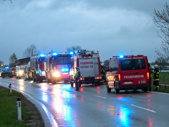 Autoüberschlag auf Nibelungenstraße bei Hartkirchen fordert eine verletzte Person
