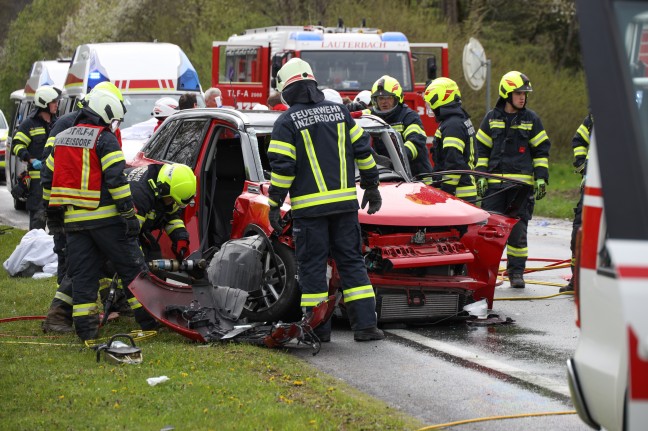 Drei teils Schwerverletzte bei Crash auf Pyhrnpass Strae in Inzersdorf im Kremstal