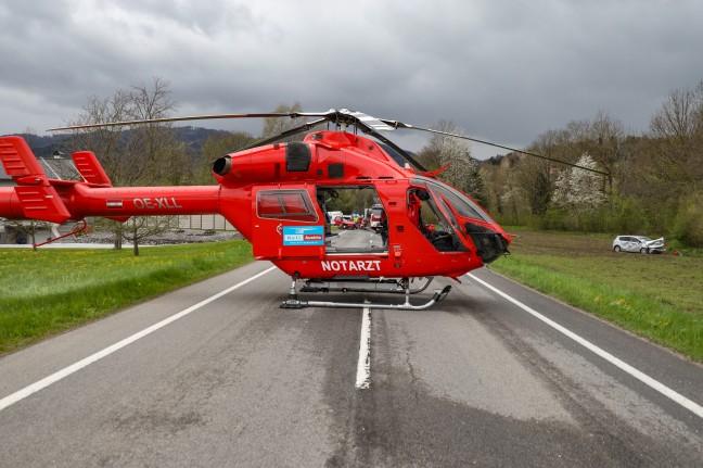 Drei teils Schwerverletzte bei Crash auf Pyhrnpass Straße in Inzersdorf im Kremstal