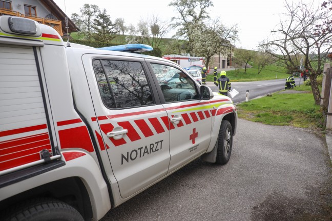 Auto nach Kollision mit Traktor in Pichl bei Wels berschlagen