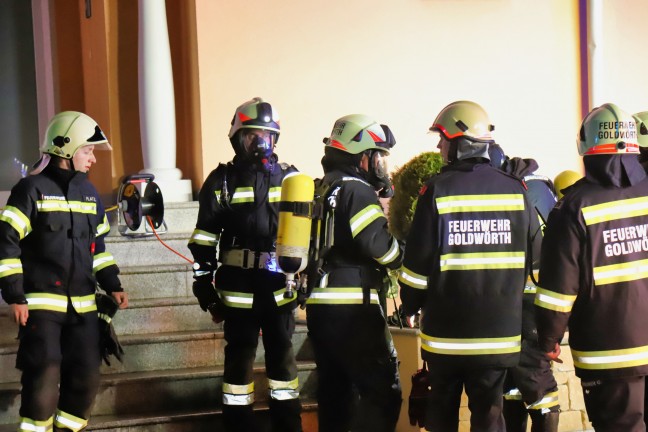 Vier Feuerwehren bei Entstehungsbrand in Wohnhaus in Goldwrth im Einsatz