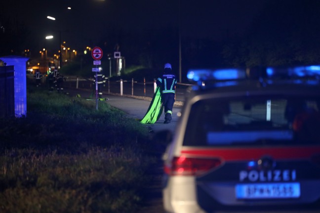 Brand in einem weitläufigen Wohngebäude in Enns führte zu längerem Einsatz der Feuerwehr