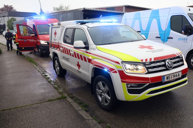 Menschenrettung nach Kreuzungscrash mit zwei beteiligten PKW in Wels-Pernau