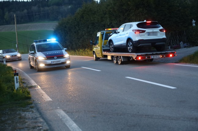 Auto in Neukirchen bei Lambach gegen Hauseck geprallt