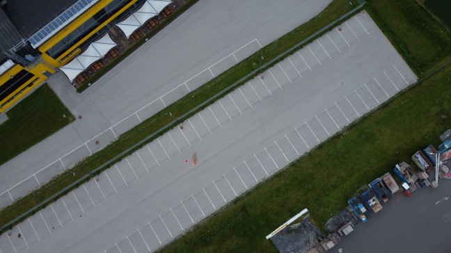 Frontalkollision zweier Motorradfahrer bei Bikertreffen auf Parkplatz in Eberstalzell