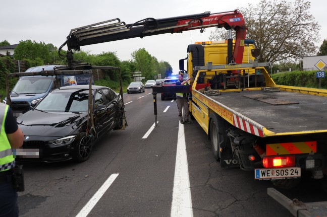 Kollision dreier Autos vor Kreuzungsbereich der Pyhrnpass Strae in Thalheim bei Wels