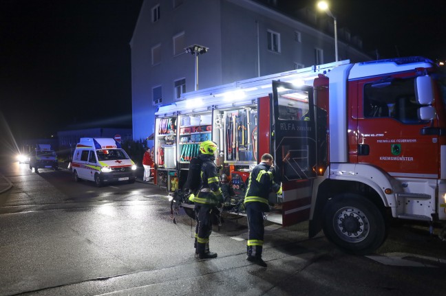 Ein Toter und 14 Verletzte nach Brand in einer Wohnung in Kremsmünster