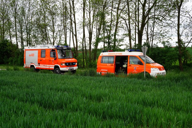 Auto nach Kreuzungskollision in Leonding in angrenzendes Feld berschlagen