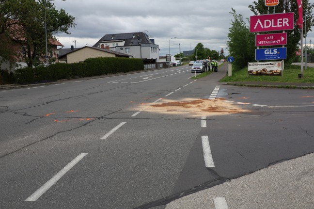 Kreuzungskollision mit drei beteiligten PKW in Ansfelden fordert mehrere Verletzte