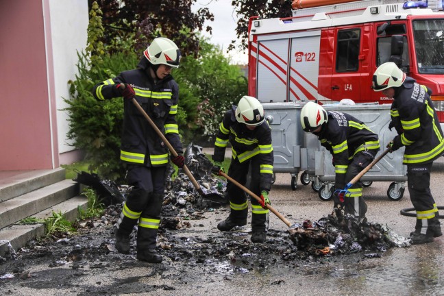 Brandverdacht bei Schule in Buchkirchen stellte sich als Containerbrand heraus