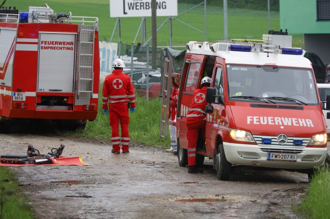 Tdlicher Crash zwischen Kleintransporter und LKW auf Rieder Strae bei Hohenzell