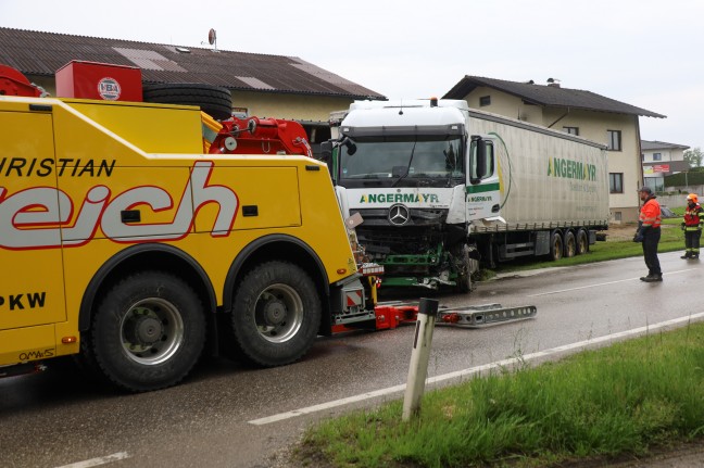 Tdlicher Crash zwischen Kleintransporter und LKW auf Rieder Strae bei Hohenzell