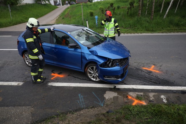 Verkehrsunfall zwischen zwei PKW auf Voralpenstrae bei Sattledt