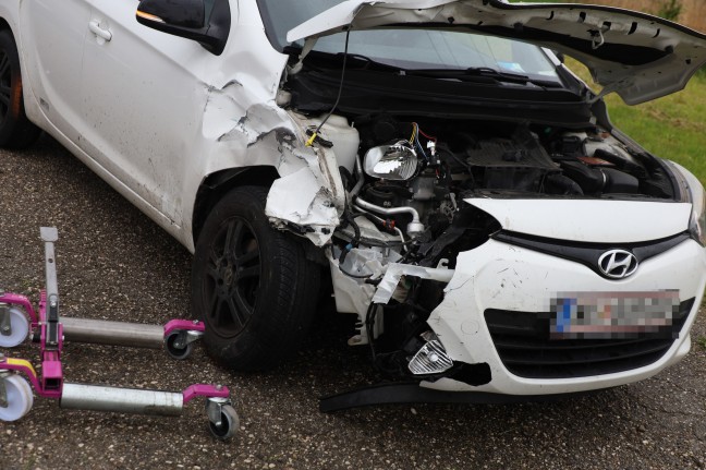 Verkehrsunfall zwischen zwei PKW auf Voralpenstrae bei Sattledt