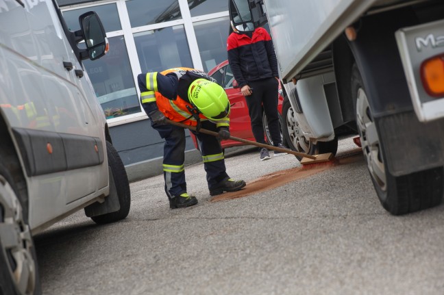 Feuerwehr nach Verkehrsunfall auf Wiener Strae bei Marchtrenk im Einsatz