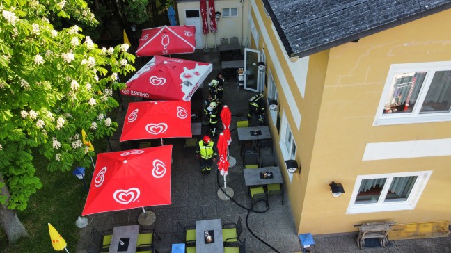 Sechs Feuerwehren bei Brand bei einem Gasthaus in Steyregg im Einsatz
