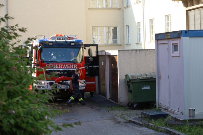 Brand im Innenhof einer Volksschule in Wels-Vogelweide