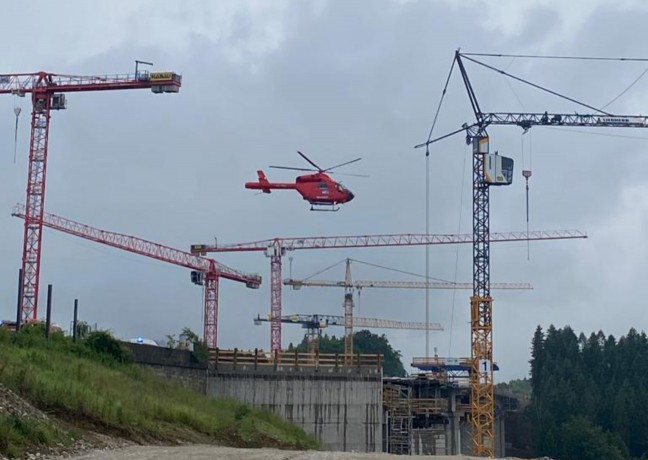 Ein Schwerverletzter bei Verkehrsunfall auf Westautobahn in Ohlsdorf