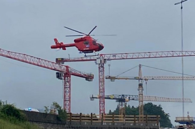 Ein Schwerverletzter bei Verkehrsunfall auf Westautobahn in Ohlsdorf