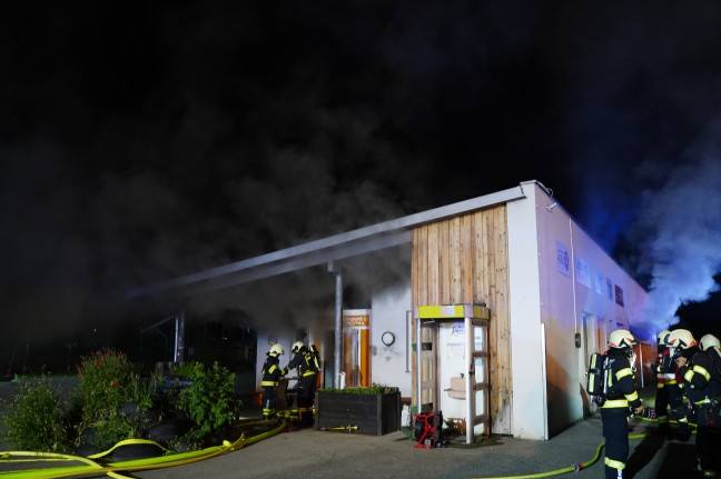 Brand in einem Jugendzentrum in Leonding sorgt fr Einsatz von drei Feuerwehren