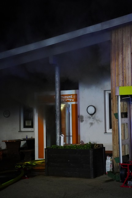 Brand in einem Jugendzentrum in Leonding sorgt fr Einsatz von drei Feuerwehren