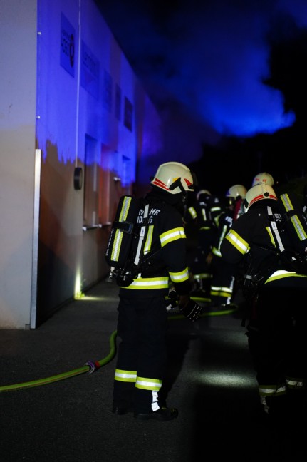 Brand in einem Jugendzentrum in Leonding sorgt fr Einsatz von drei Feuerwehren