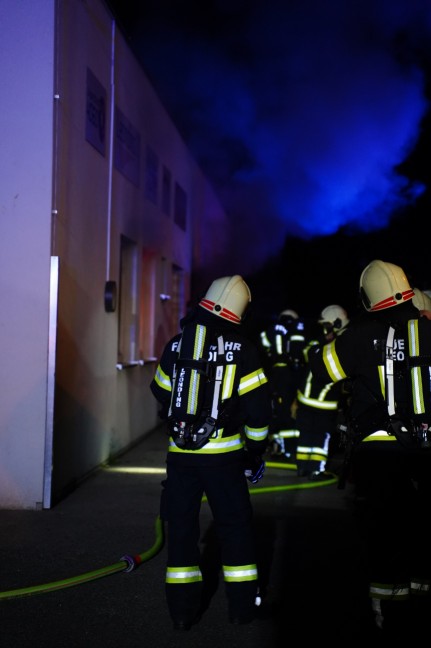 Brand in einem Jugendzentrum in Leonding sorgt fr Einsatz von drei Feuerwehren