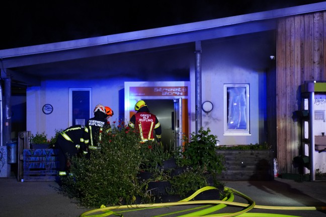 Brand in einem Jugendzentrum in Leonding sorgt fr Einsatz von drei Feuerwehren