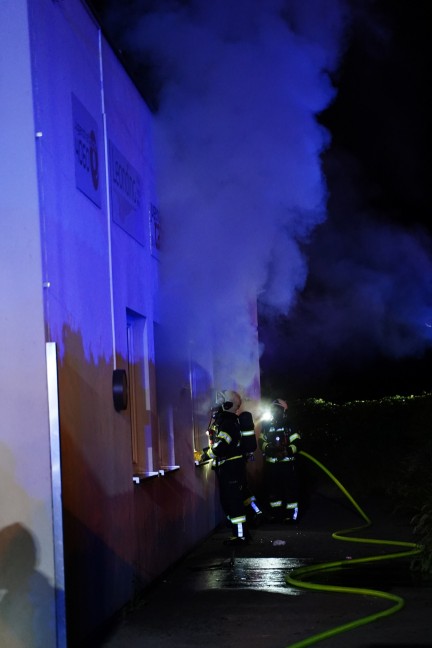 Brand in einem Jugendzentrum in Leonding sorgt fr Einsatz von drei Feuerwehren
