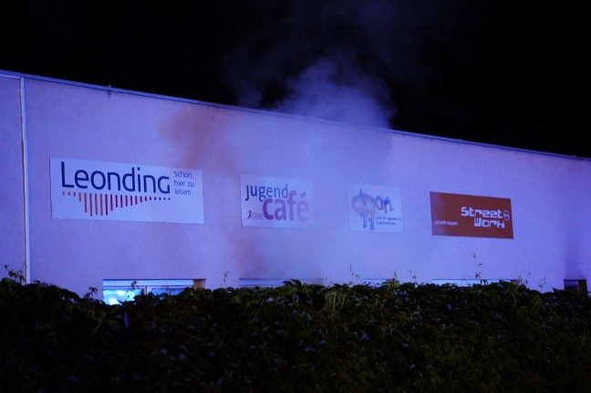 Brand in einem Jugendzentrum in Leonding sorgt fr Einsatz von drei Feuerwehren