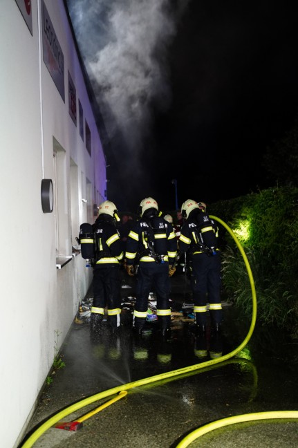 Brand in einem Jugendzentrum in Leonding sorgt fr Einsatz von drei Feuerwehren